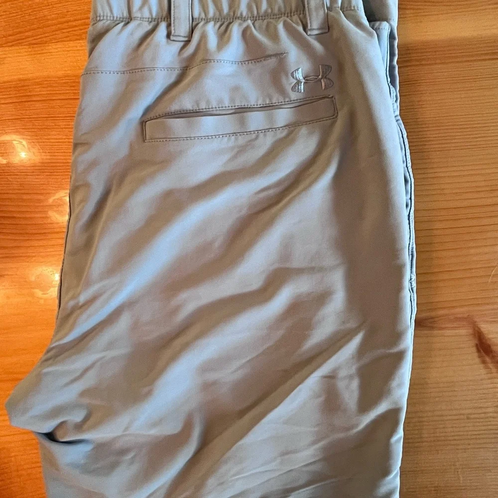 Men’s UA light gray Golf casual loose fit dress casual Pants 40/32